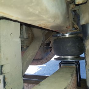 Пневмоподвеска на переднюю ось Isuzu NQR 90/95