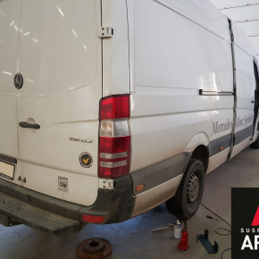 Установка пневмоподвески и системы контроля давления на заднюю ось Mercedes Sprinter 316 W906