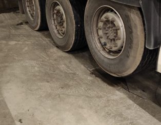 Установка подъёмного механизма на полуприцеп Krone