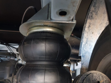 Рис. 17 Наши проекты: Установка задней пневмоподвески с управление из салона ﻿Ford Transit 460/470