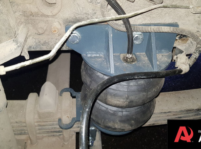 Рис. 13 Наши проекты: Пневмоподвеска на ﻿Isuzu Forward в дополнение к рессорам