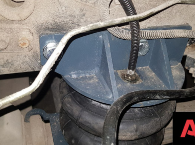 Рис. 7 Наши проекты: Пневмоподвеска на ﻿Isuzu Forward в дополнение к рессорам