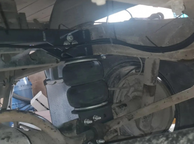 Рис. 3 Наши проекты: Установка пневмоподвески Уаз Профи односкат