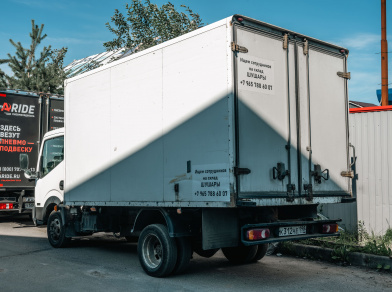 Рис. 2 Наши проекты: Пневмоподвеска на Nissan Cabstar