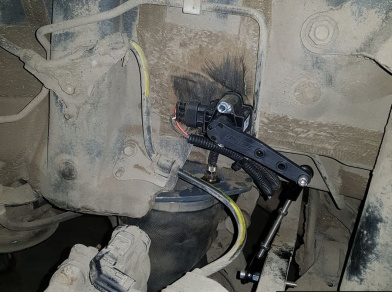 Рис. 6 Наши проекты: Установка пневмоподвески на переднюю и заднюю ось с автоматической системой управления Airlift 3H на Toyota Alphard