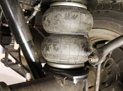 Рис. 10 Наши проекты: Задняя пневмоподвеска на УАЗ Профи полуторка / спарка - фото установки