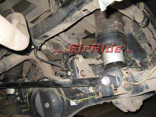 Установка пневмоподвески на Toyota Land Cruiser 200